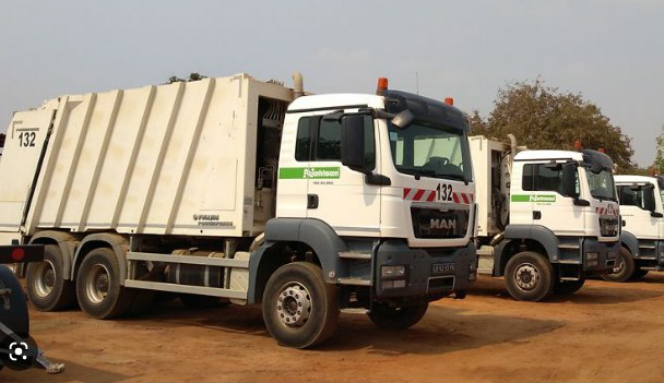 Ein LKW mit Container der Firma Nehlsen.